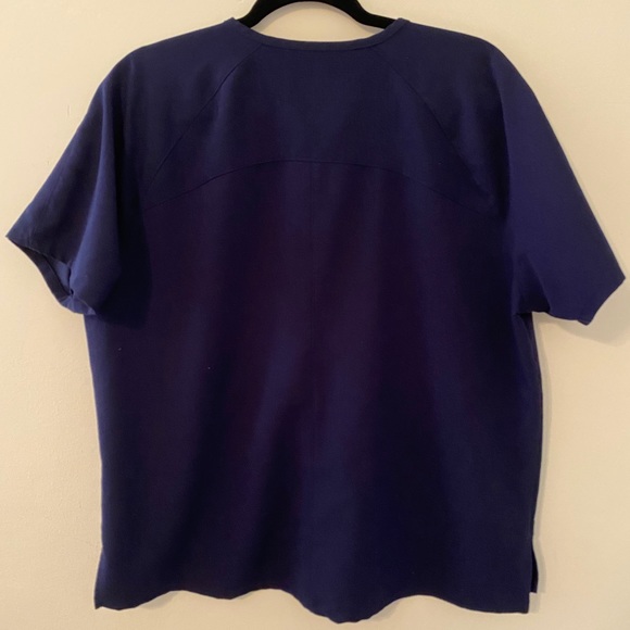 FIGS Delmas Top Large Navy - Picture 3 of 4